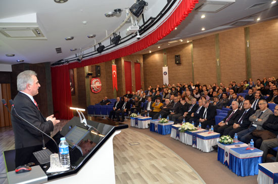 Sakarya Üniversitesi Rektörü Prof. Dr. Muzaffer Elmas, Üniversitemizde kalite konulu bir konferans verdi