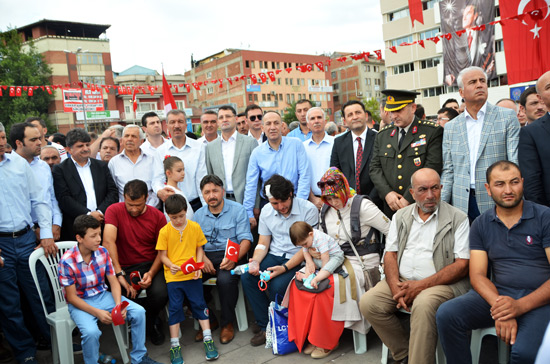 Üniversitemiz Demokrasi ve Şehitler Mitinginde