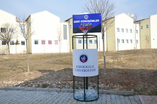  Üniversitemizden Çevre Dostu “Geri Dönüşüm Potaları”