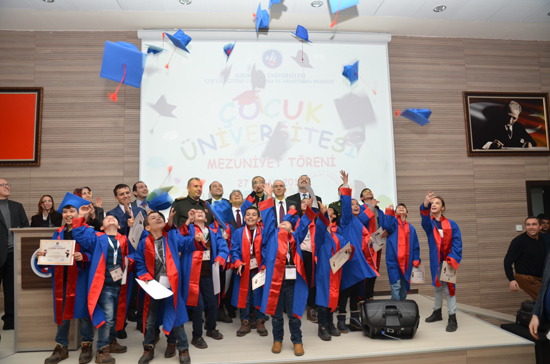  Çocuk Üniversitesi İlk Mezunlarını Verdi