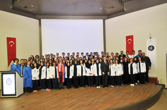  Diş Hekimliği Fakültesi Öğrencilerimiz Beyaz Önlük Giydi