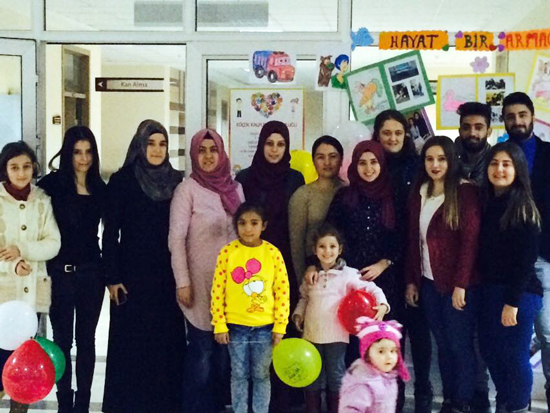   Öğrencilerimiz Çocuk Polikliniğinde Moral Etkinliği Düzenledi