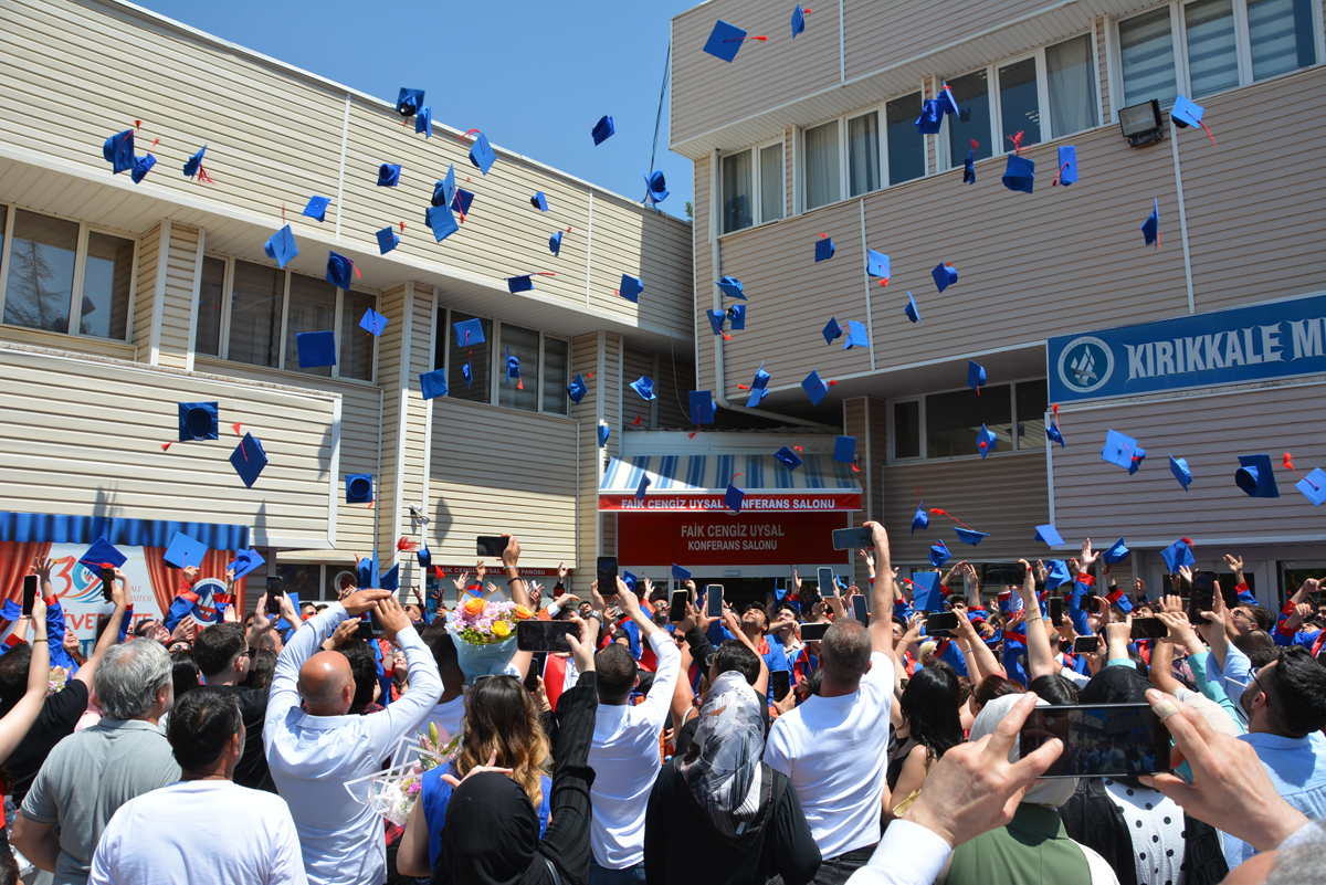 Kırıkkale Meslek Yüksekokulumuzda Emek ve Başarı Mezuniyetle Taçlandı 