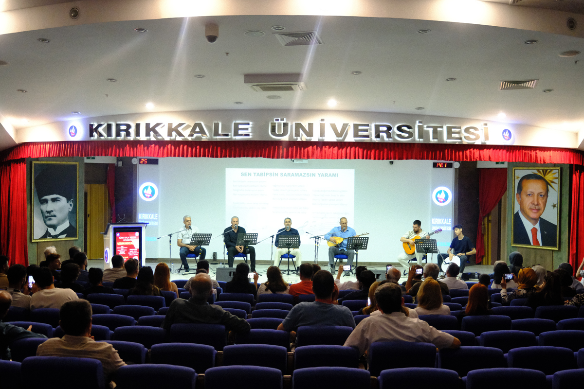 Uzun Hocalar Türk Halk Müziği Konseri Büyük Beğeni Topladı