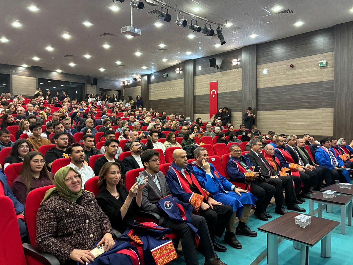 Veteriner Fak&#252;ltemizde Beyaz &#214;nl&#252;k Heyecanı: Geleceğin Veteriner Hekimleri Mesleğe İlk Adımlarını Attı