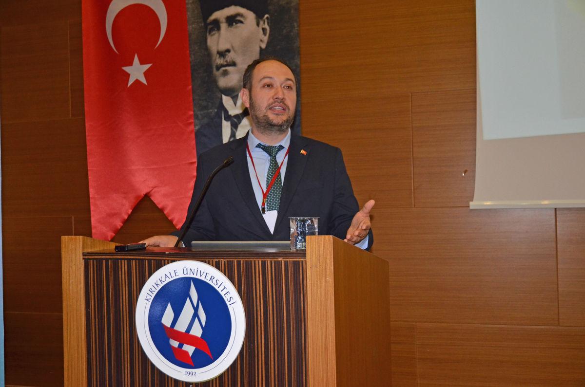 Geleceğe Hazırlık Konferans Serisi–II: Bisikletli K&#252;t&#252;phaneci Hakan Y&#252;cel &#214;ğrencilerimizle Buluştu