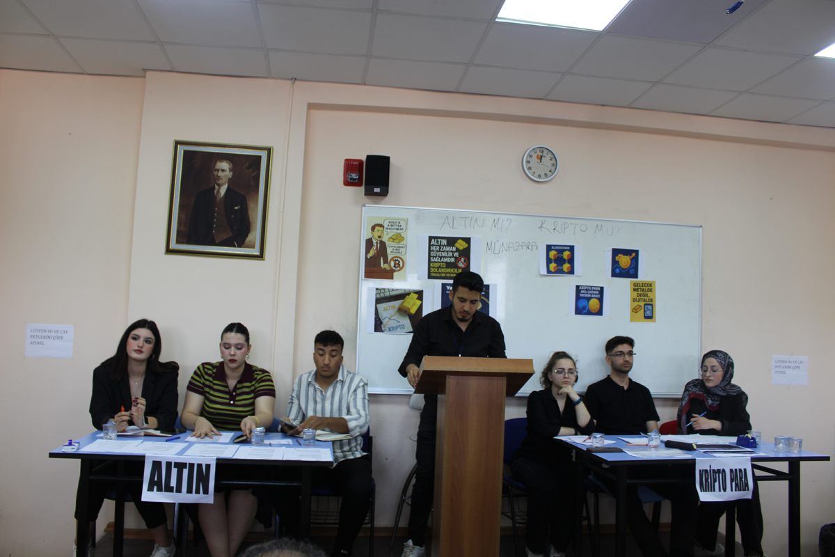 Yatırım Ara&#231;ları &#220;niversitemizde Tartışıldı: &#39;&#39;Kripto Para mı, Altın mı?” 