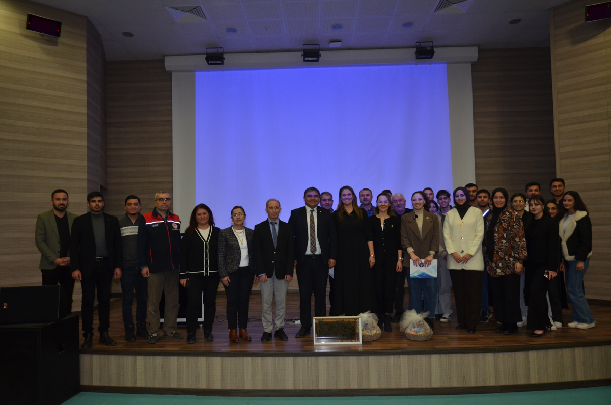 Üniversitemizde “Yeşil Yaka Ruhuyla: Arı Gibi Üreten Kadınlar” Etkinliği Gerçekleştirildi