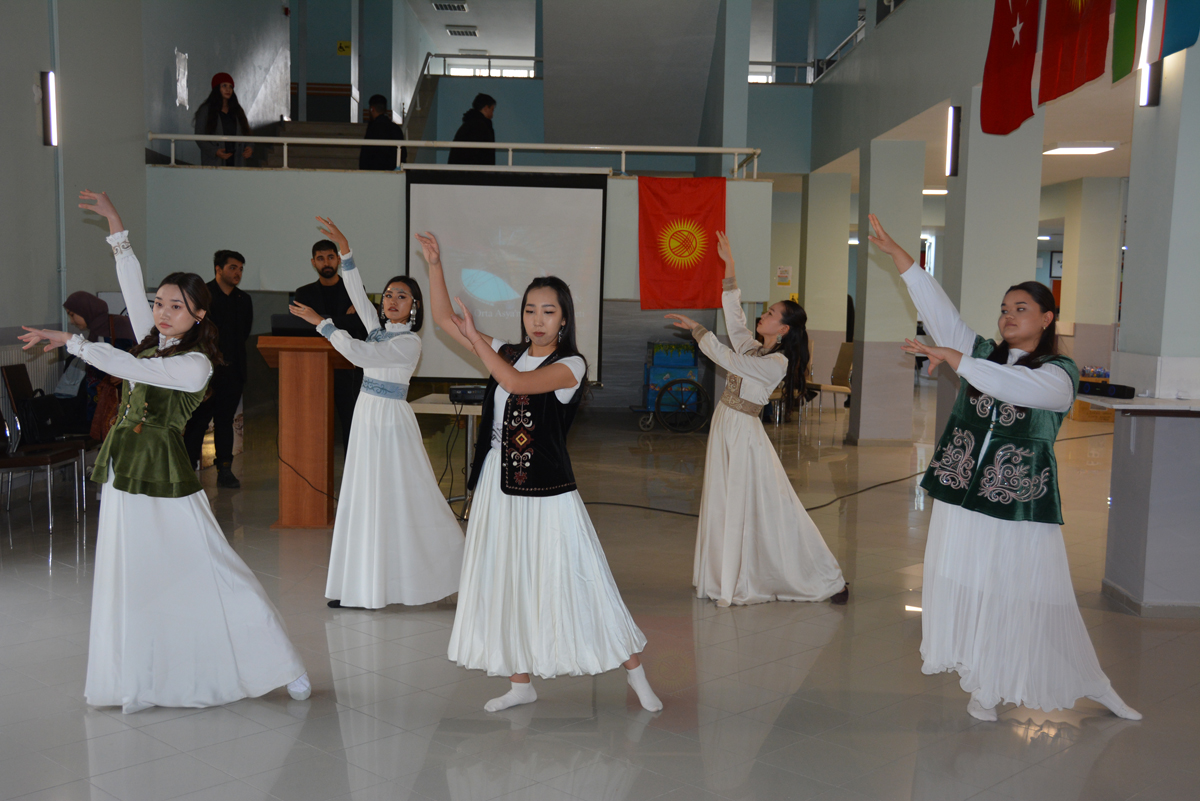 Üniversitemizde “Kırgızistan Tanıtım Günü” Etkinliği Düzenlendi