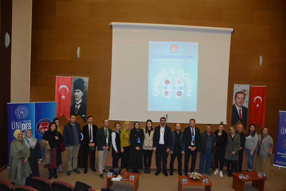 Üniversitemiz Bilgi Profesyonelleri Topluluğu Tarafından Kapsamlı ÜNİDES Etkinliği: “Aile Bağlarında Dijital Denge”