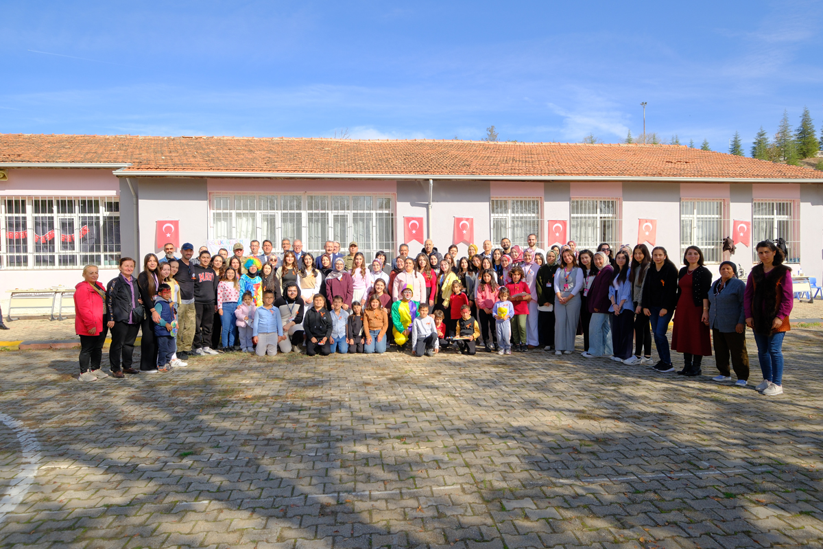 &#220;niversitemizden Hasandede Orhan Demirhan İlkokulunda Sanat, Spor ve Bilimi Buluşturan Etkinlik