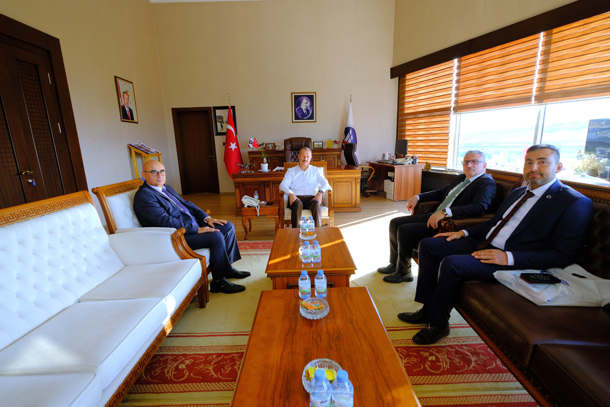 Sağlık-Sen Kırıkkale Şube Başkanı Recep Akdoğan, Rekt&#246;r&#252;m&#252;z&#252; Ziyaret Etti