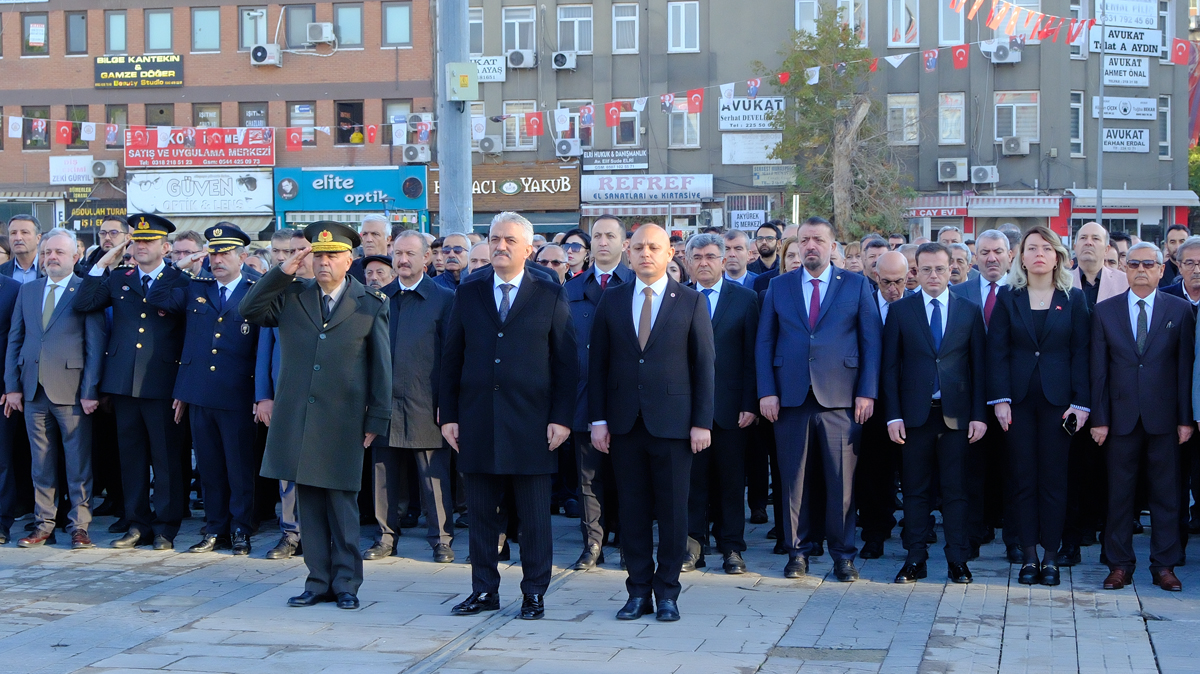 Rekt&#246;r&#252;m&#252;z Prof. Dr. Ersan Aslan, 10 Kasım Atat&#252;rk&#39;&#252; Anma G&#252;n&#252; Etkinliklerine Katıldı.