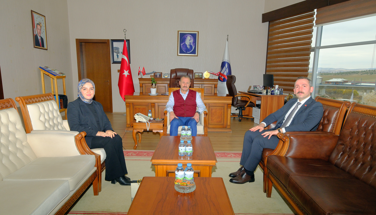 Kırıkkale İl Se&#231;im Kurulu M&#252;d&#252;r&#252; İsa Yılmaz, Rekt&#246;r&#252;m&#252;z&#252; Ziyaret Etti