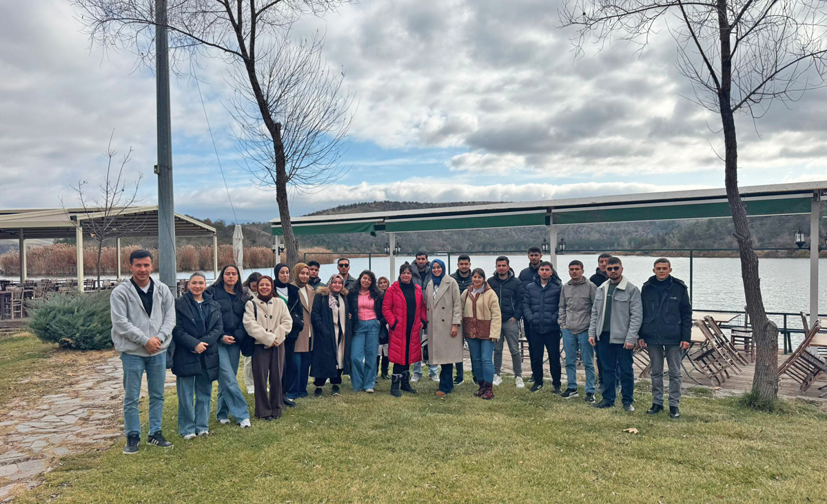 &#220;niversitemiz Yeşil Yakalılar Topluluğu’ndan Eymir G&#246;l&#252;’nde Ekolojik Farkındalık Etkinliği