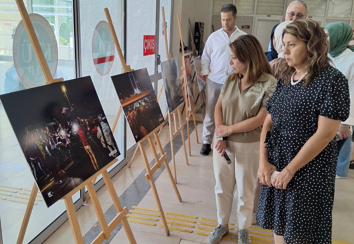 Tıp Fakültesi Hastanemizde 15 Temmuz Fotoğraf Sergisi Açıldı