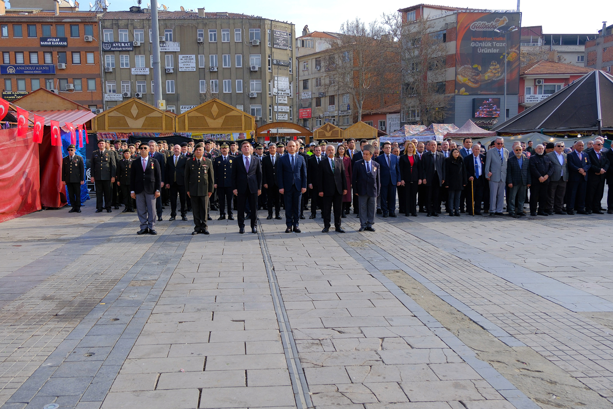 Üniversitemiz Çanakkale Şehitlerini Andı