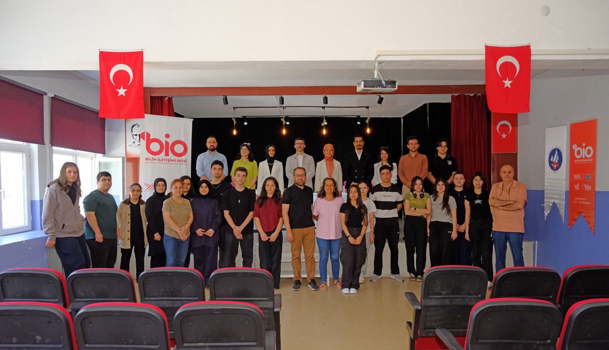 15. Bilim Kafe Etkinliğimizde Gençlere “Geleceğin Meslekleri ve Yapay Zekâ” Anlatıldı