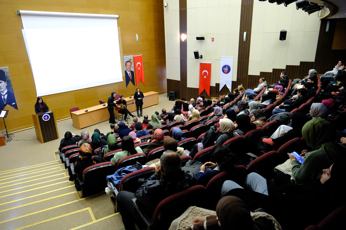 Üniversitemiz İnsan ve Toplum Bilimleri Fakültesinde Dönem Sonu Programı Düzenlendi