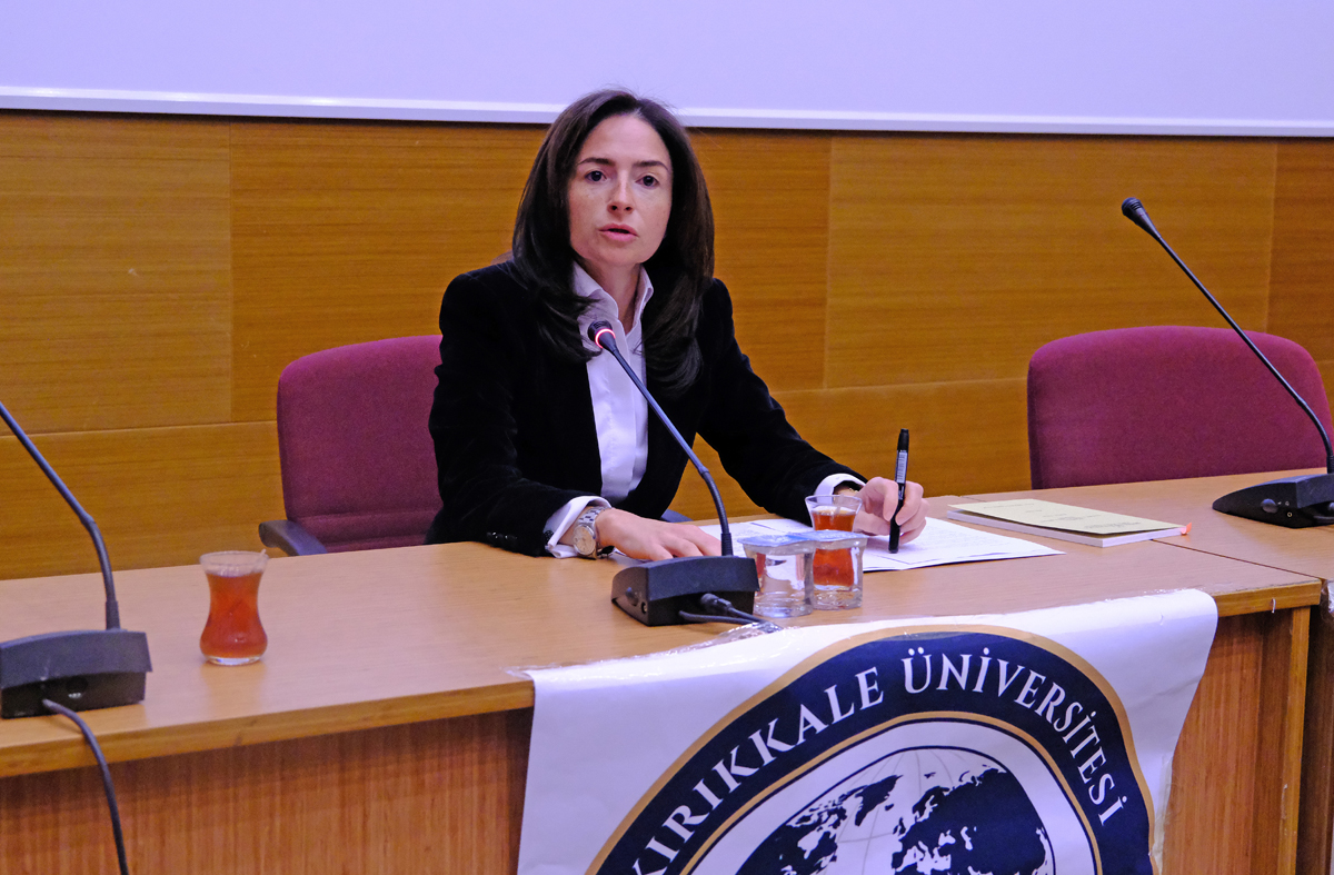 Diplomat Raife Gülru Gezer, Üniversitemizde Geleceğin Diplomat ve Diplomatik Tercümanları İle Buluştu