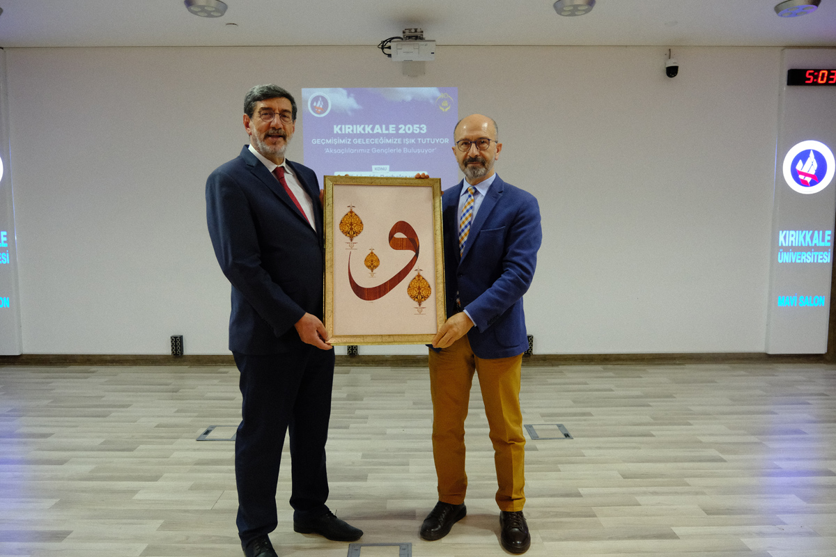 “Ak Saçlılarımız Gençlerle Buluşuyor” Etkinliğinde Darbelerin Sosyolojisi Ele Alındı