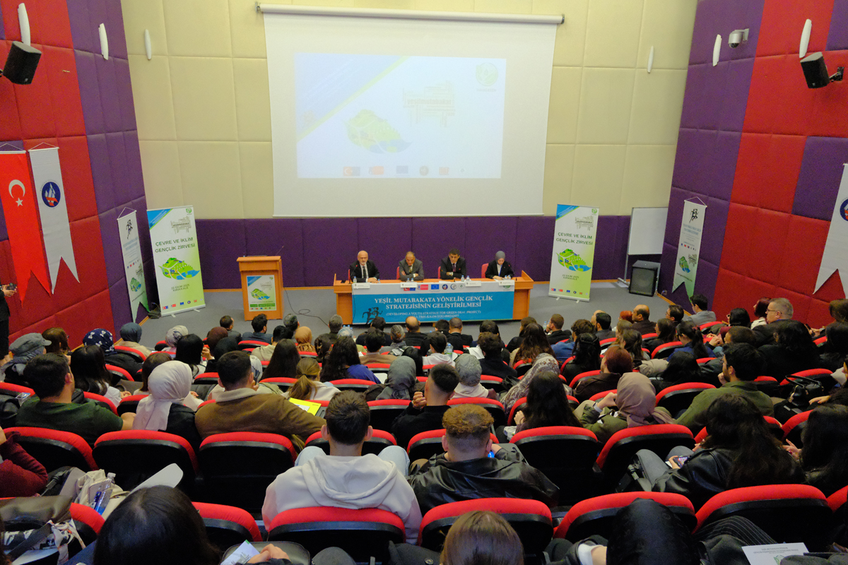 &#220;niversitemizde &#199;evre ve İklim Gen&#231;lik Zirvesi Ger&#231;ekleştirildi