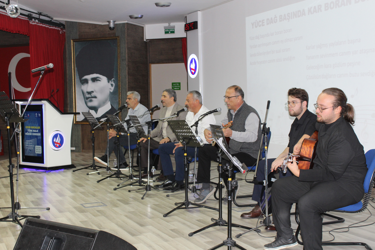 Uzun Hocalar’dan Türk Halk Müziği Konseri