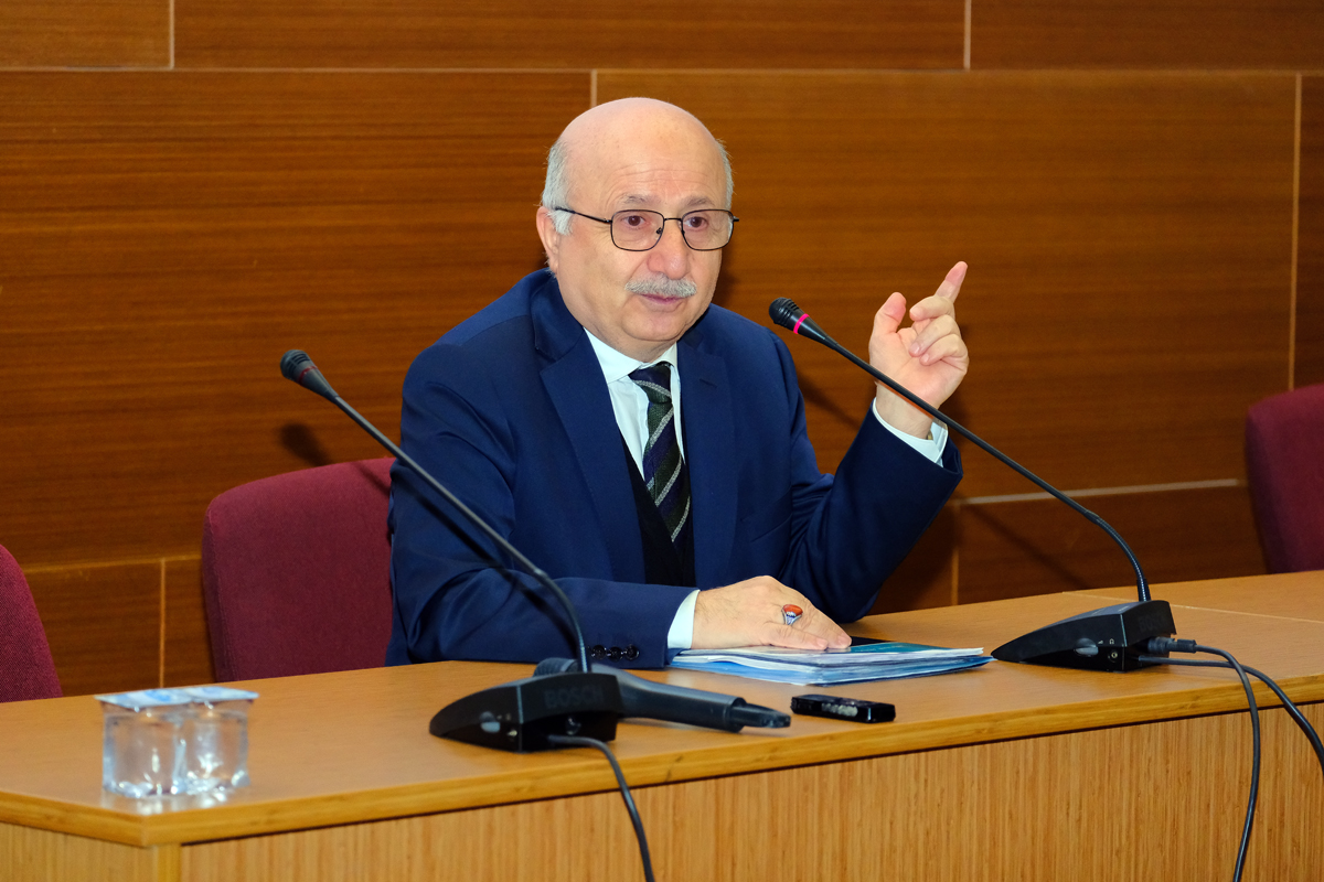 Aksaçlılarımız Gençlerle Buluşuyor Programı Kapsamında Prof. Dr. Adnan Karaismailoğlu, Öğrencilerimize Hz. Mevlana’yı Anlattı