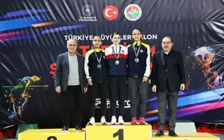 Spor Bilimleri Fakültesi Öğrencimiz Milli Atlet Pelinsu Şahin'den Çifte Başarı