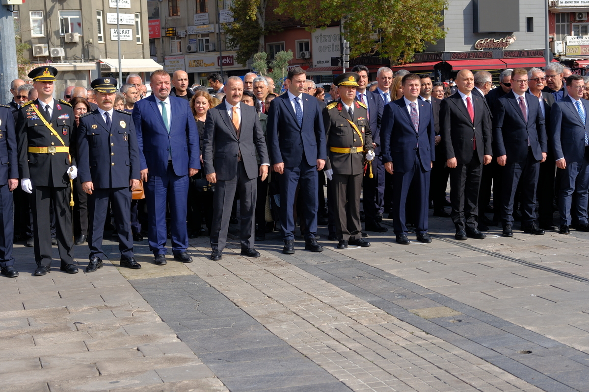 Rektörümüz Prof. Dr. Ersan Aslan, 29 Ekim Cumhuriyet Bayramı Çelenk Sunma Töreni’ne Katıldı