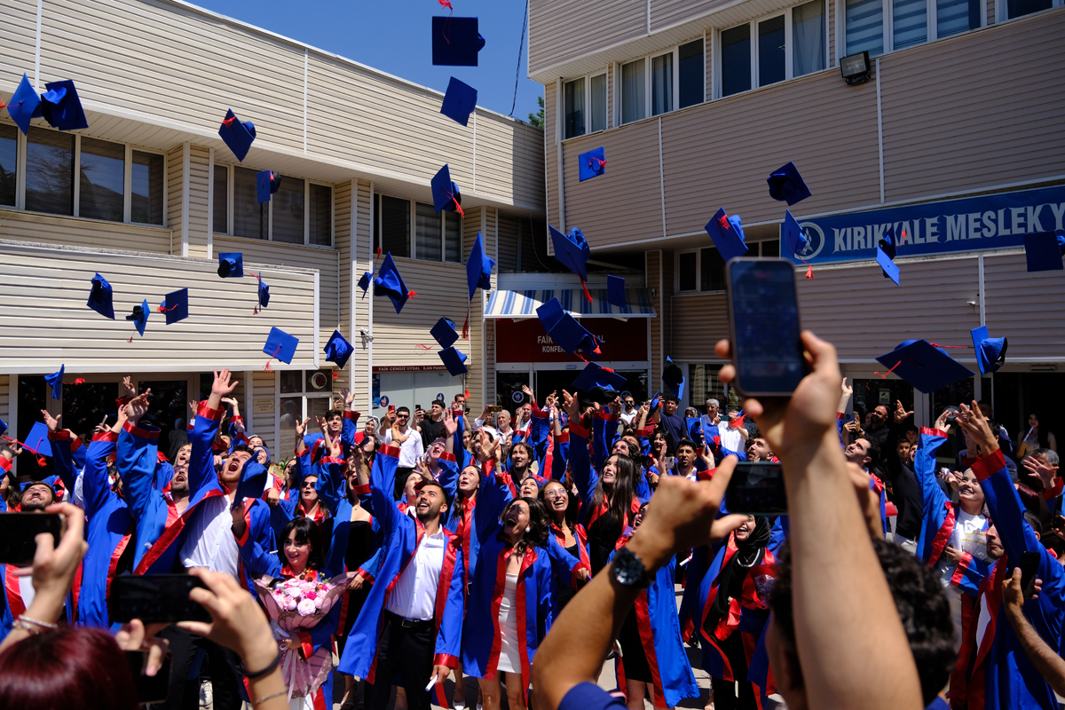 Üniversitemizde Spor Bilimleri Fakültesi 2025-2026 Akademik Yılı Mezuniyet Töreni Coşkuyla Gerçekleştirildi