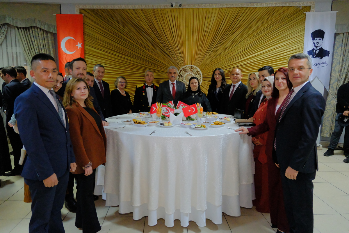 &#220;niversitemiz Cumhuriyet Bayramı Resepsiyonuna Katıldı
