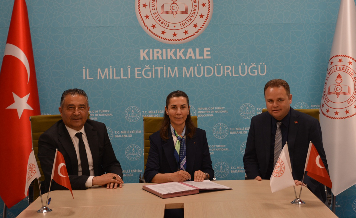 Üniversitemiz Paydaşlığında Çocuk Oyunları Şenliği İçin Resmi İmzalar Atıldı