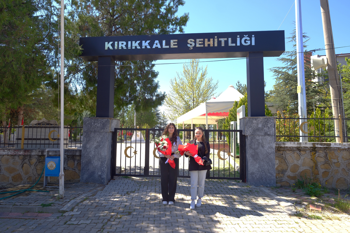 Sanatçı Ahmet Yenilmez'den Anlamlı Final: Alkışlar Şehitlerimiz İçin Çiçeğe Dönüştü