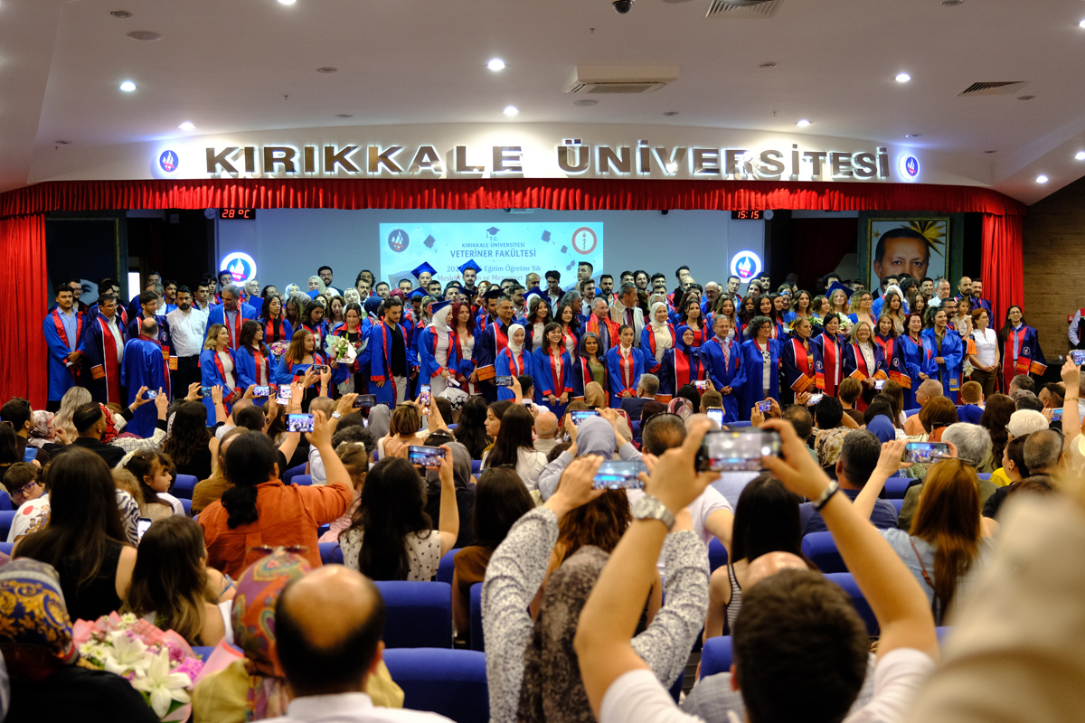 Üniversitemiz Veteriner Fakültesinde Mesleki Yemin ve Mezuniyet Coşkusu