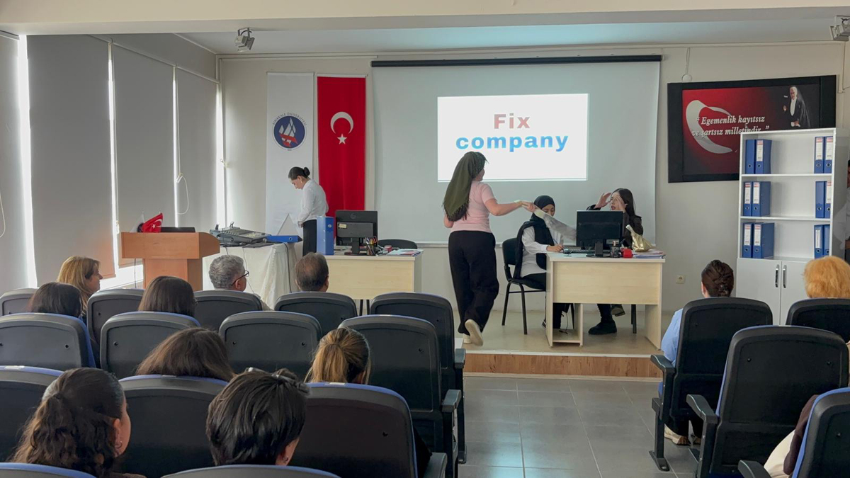 Ofislerdeki Dijital Dönüşüm Tiyatral Olarak Anlatıldı