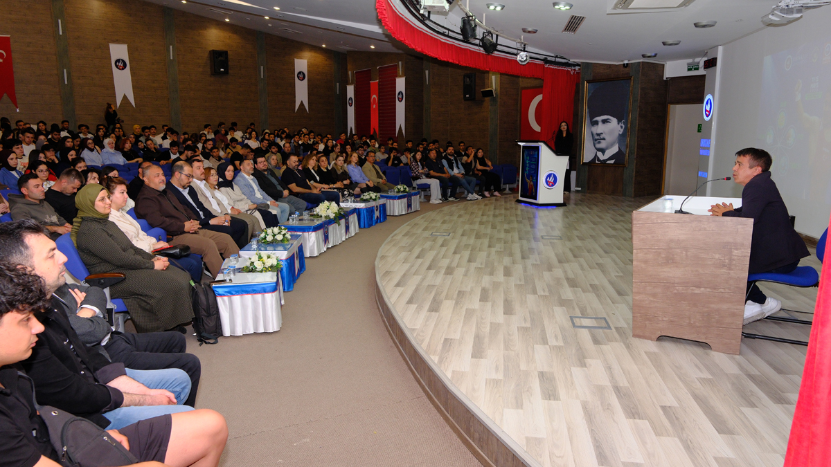 Halterin Efsanesi Halil Mutlu, BESST-İVAL ’26 Etkinlikleri Kapsamında Üniversitemize Konuk Oldu