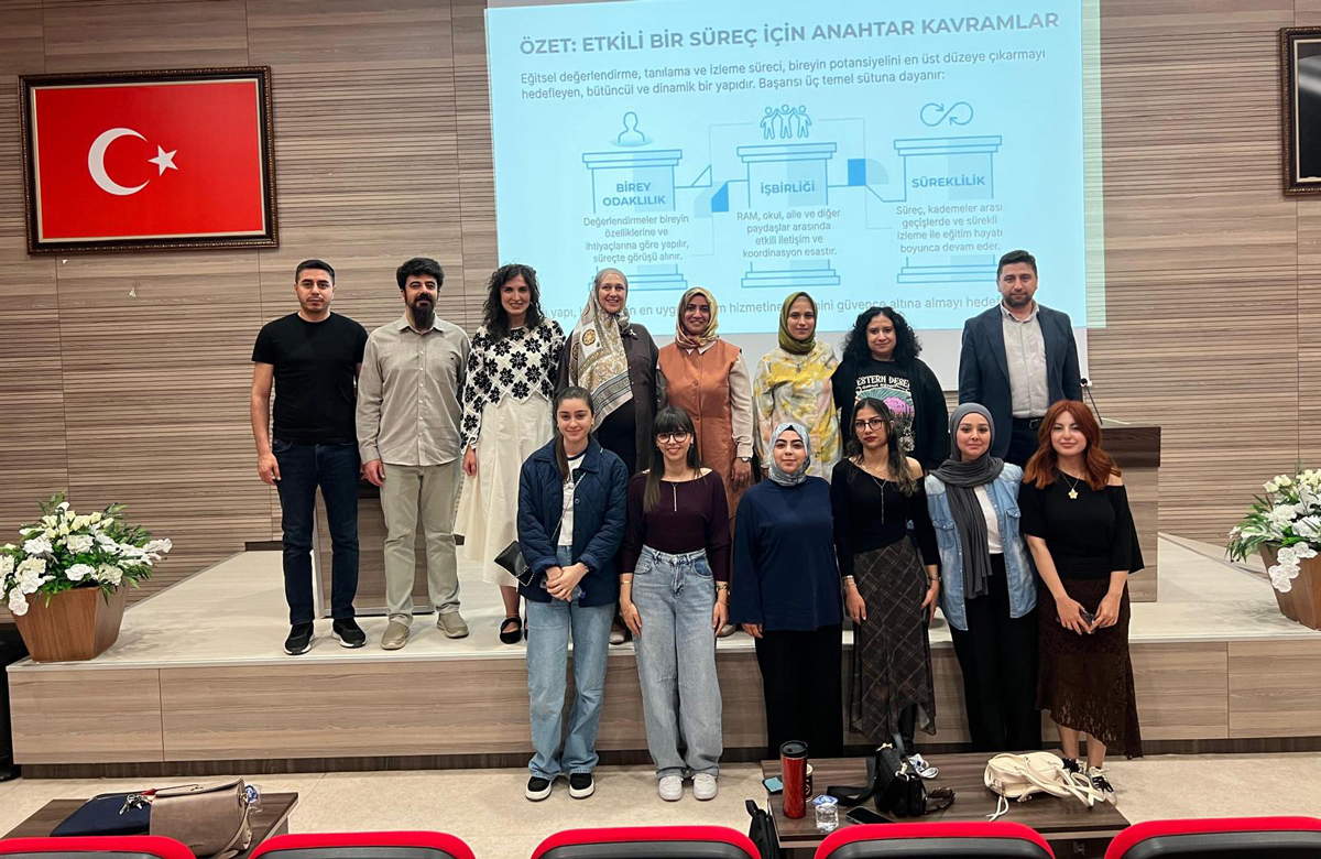 Eğitim Fakültesinde “Farklılıkla Karşılaşınca: Öğretmenin Yol Haritası” Programı Düzenlendi