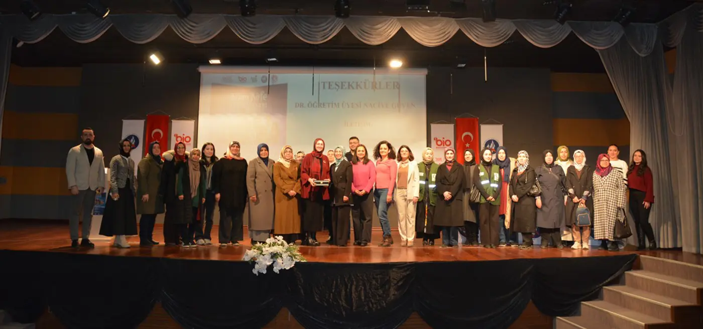 Köklerden Geleceğe: Değerlerle Güçlü Aile İnşası