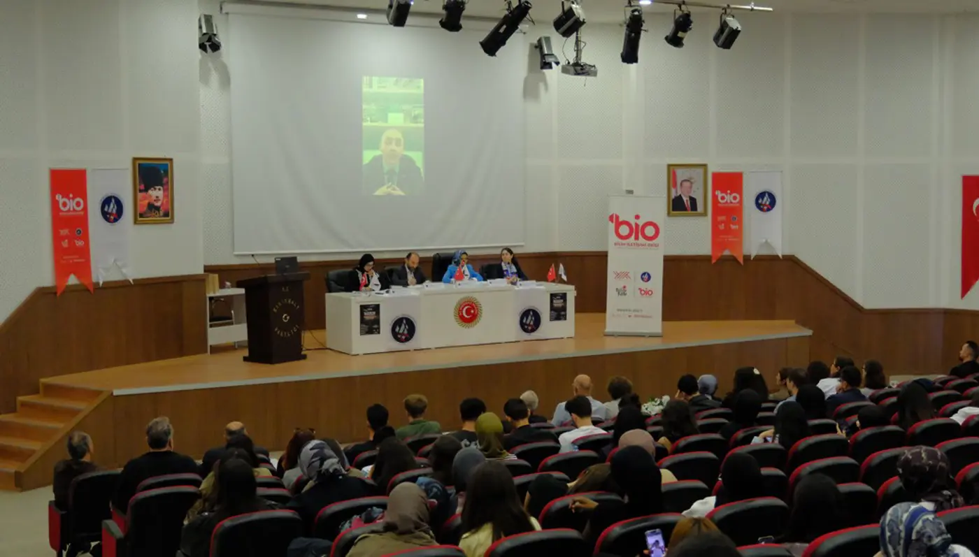 Gazze’de Enkazın Gölgesinde Sürdürülen Bilim ve Eğitim, Bilim Kafe’de Konuşuldu