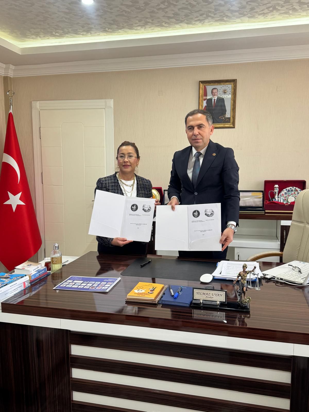 Kırıkkale Üniversitesi Delice Meslek Yüksekokulu ile Delice Belediyesi arasında, Delice ilçesinin yerel ürünlerinden kara kavununun bilimsel yöntemlerle geliştirilmesini amaçlayan “Kavun Uygulama Modeli İş Birliği Protokolü” imzalandı.