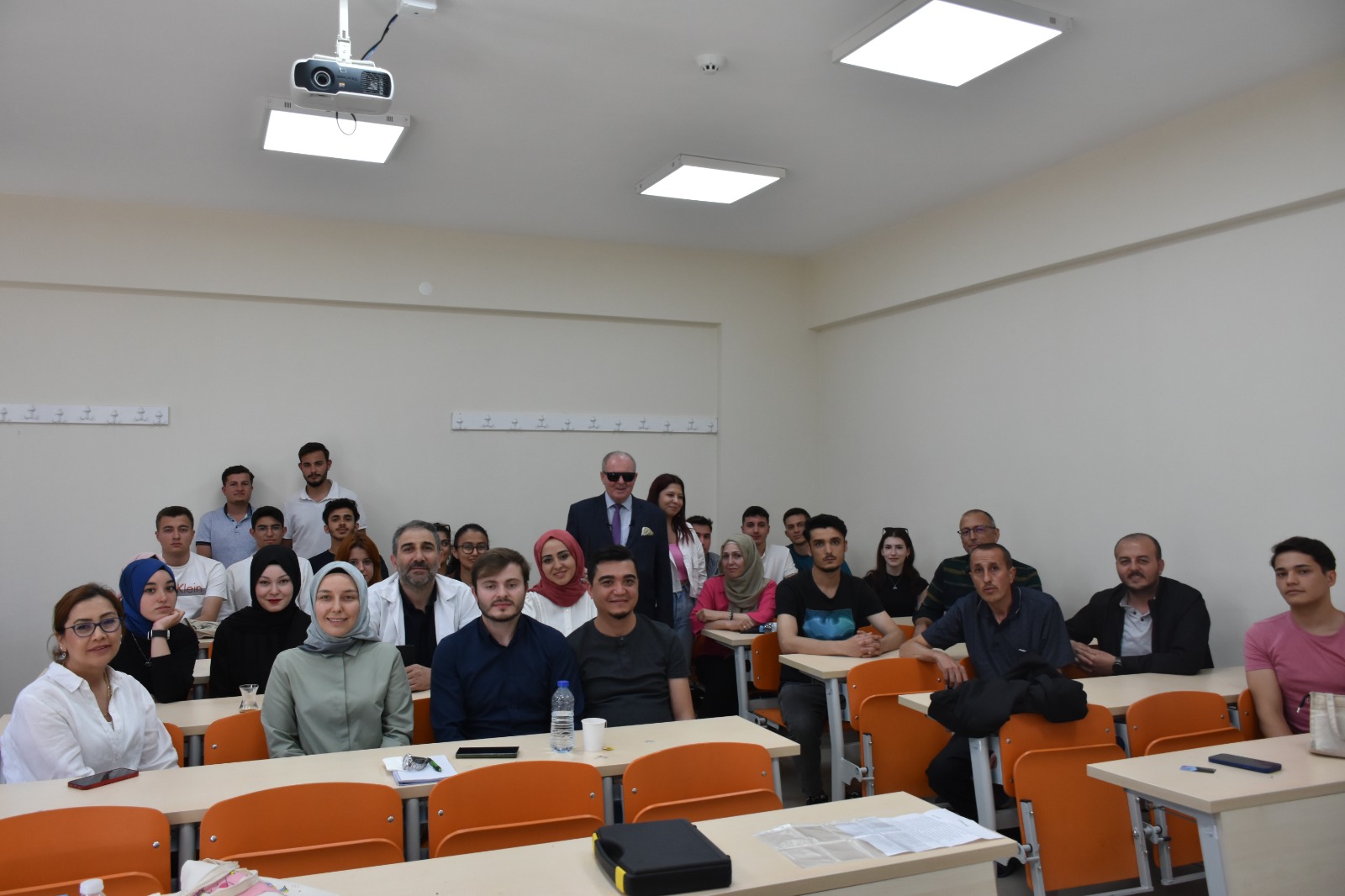 Görme engelli Eğitimci Yazar Bekir Akdeniz'le Meslek Yüksekokulumuzda buluştuk.