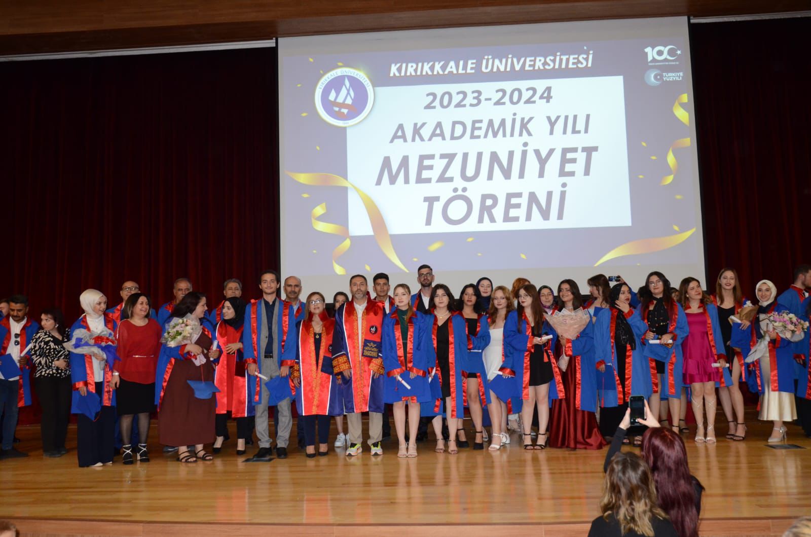 Meslek Yüksekokulumuzun Mezuniyet Töreni Türkiye Yüzyılı Kongre Merkezi’nde yapılmıştır.