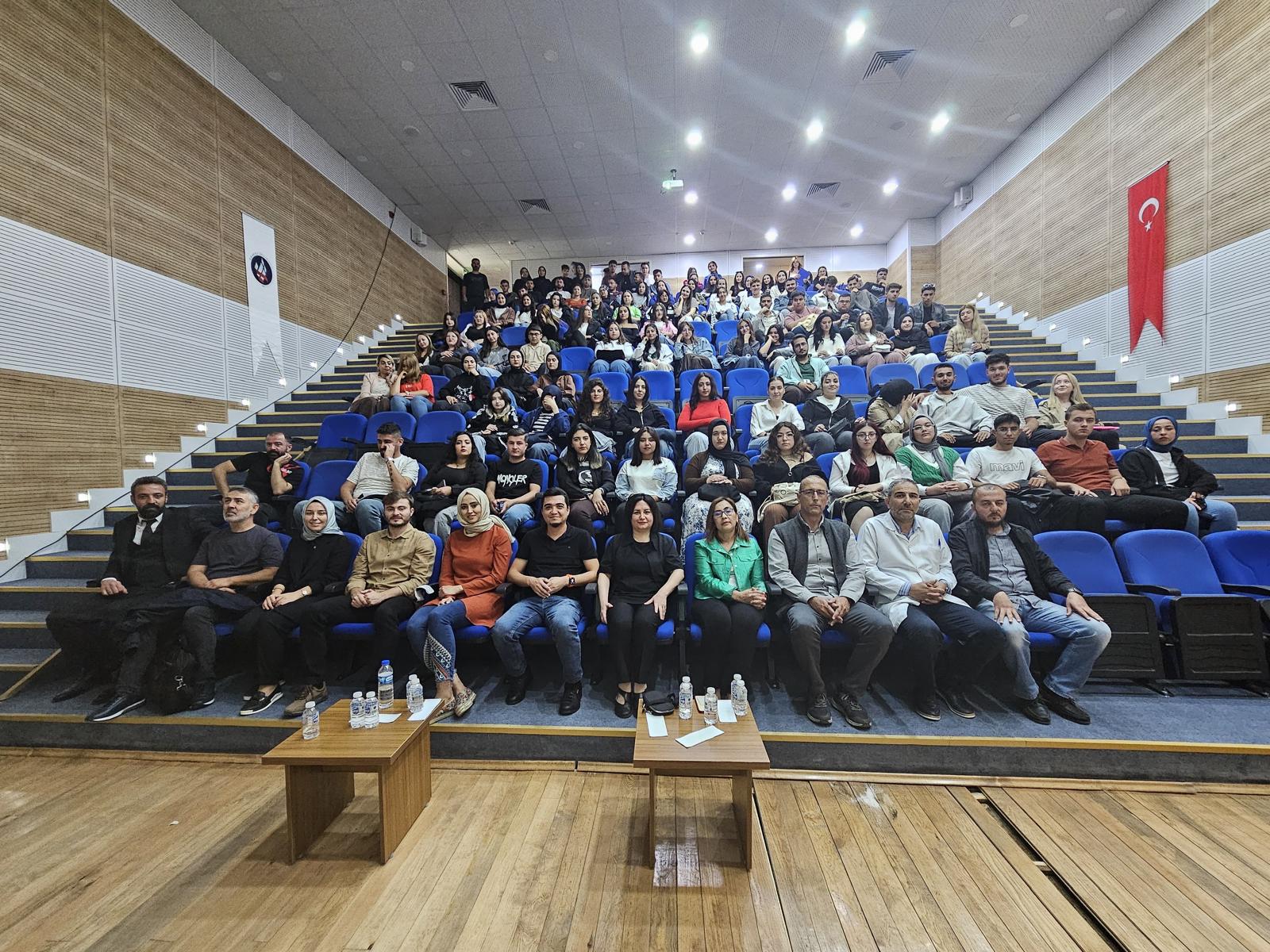 Delice Belediye Başkanı Yılmaz Uyan, Delice MYO'da Öğrencilerle Buluştu.