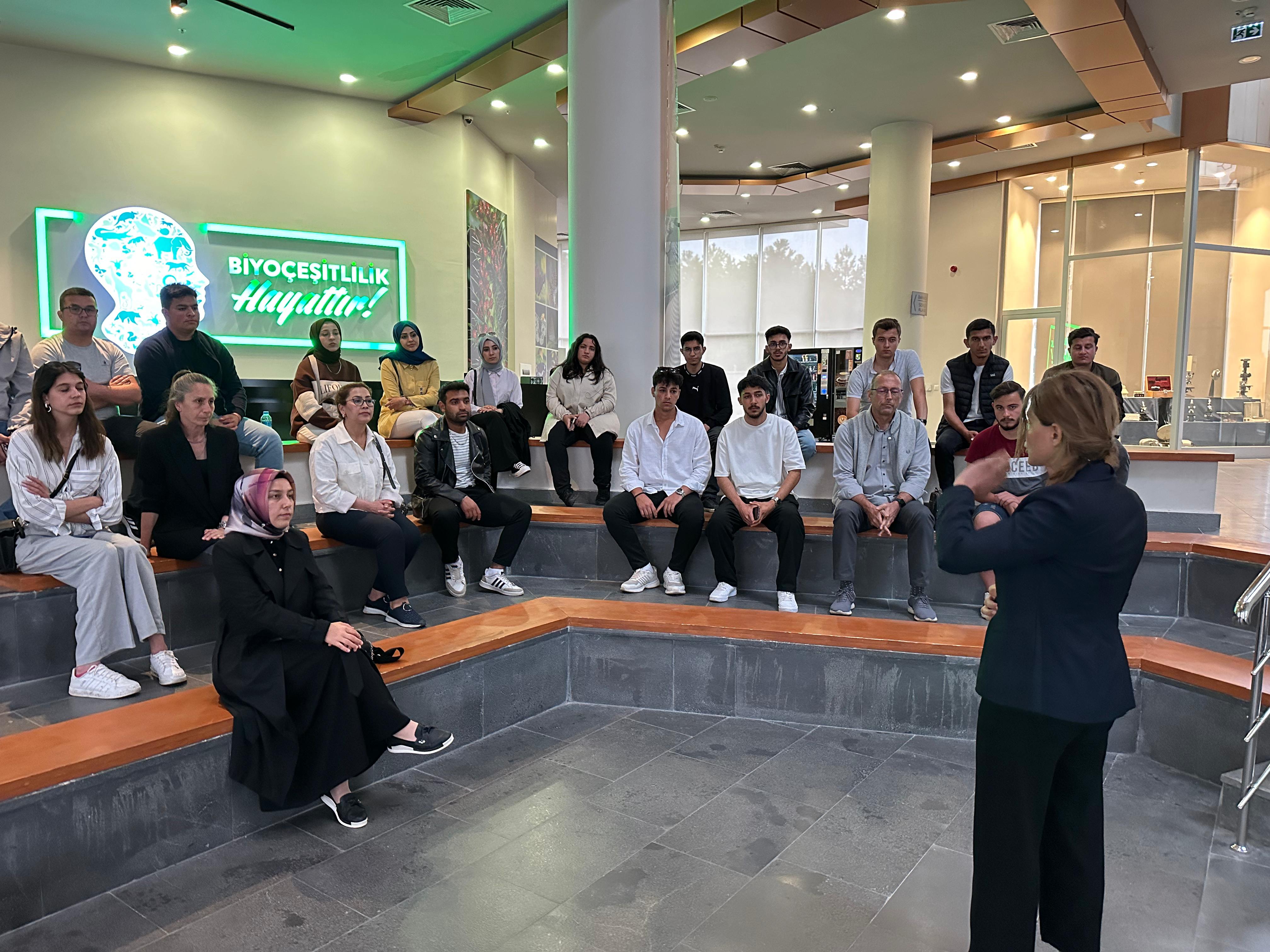 Meslek Yüksekokulumuz Hacettepe Üniversitesi Biyoçeşitlilik Müzesine Gezi Düzenledi.