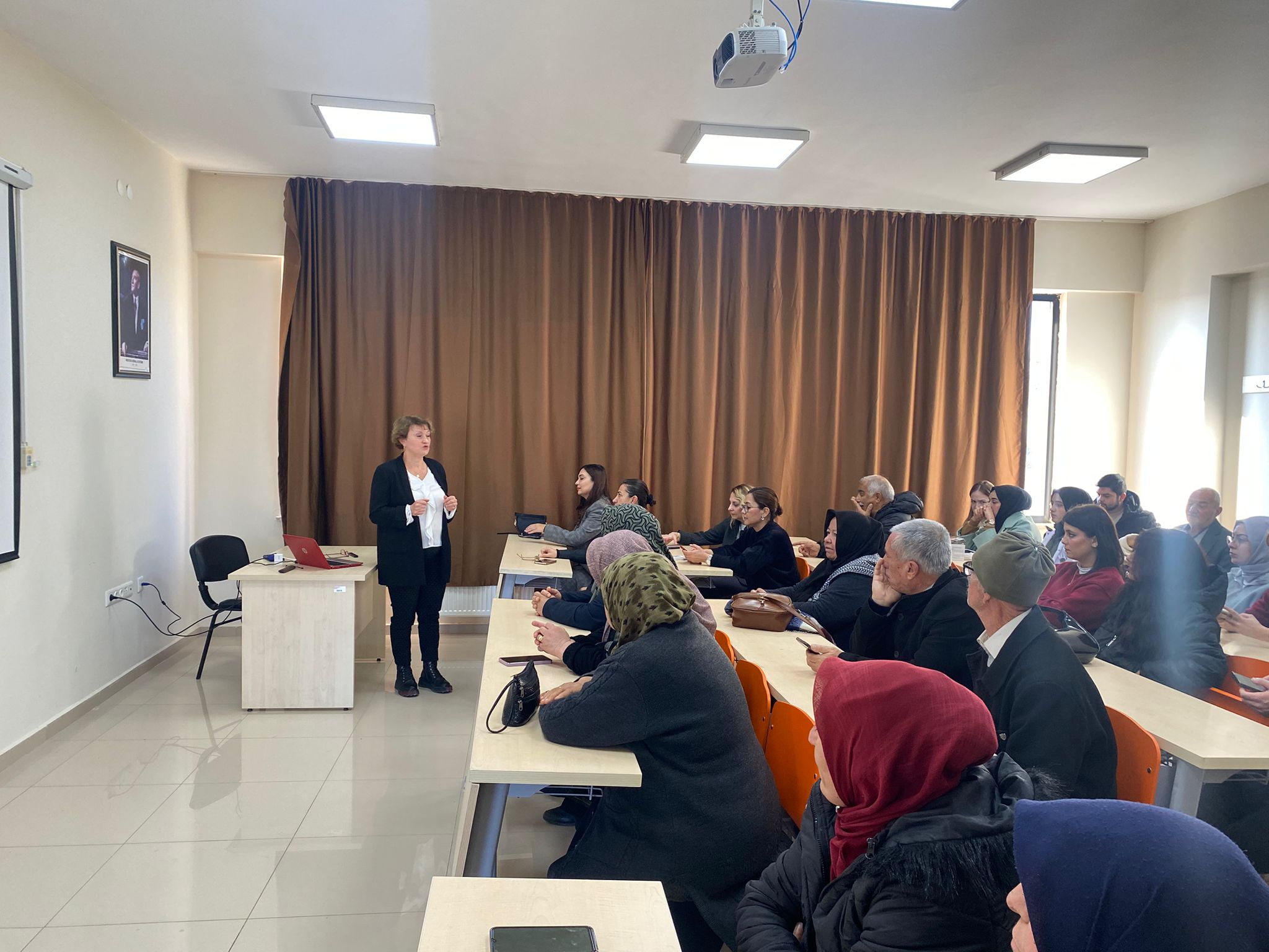 KIRIKKALE ÜNİVERSİTESİ DELİCE MESLEK YÜKSEKOKULUNDA 65 YAŞ ÜZERİ BİREYLERE YÖNELİK BESLENME EĞİTİMİ VERİLDİ.