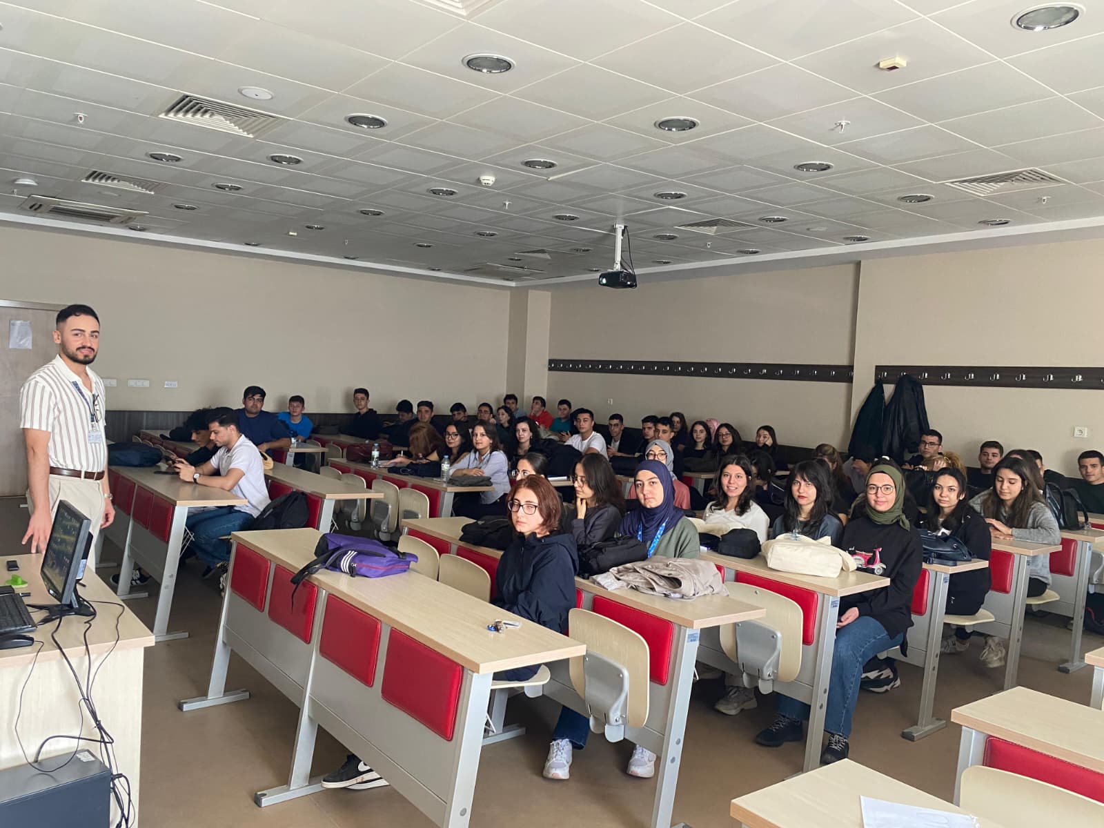 1. Sınıf Öğrencilerimize Yönelik Bağımlılıkla Mücadele Eğitimi Gerçekleştirildi