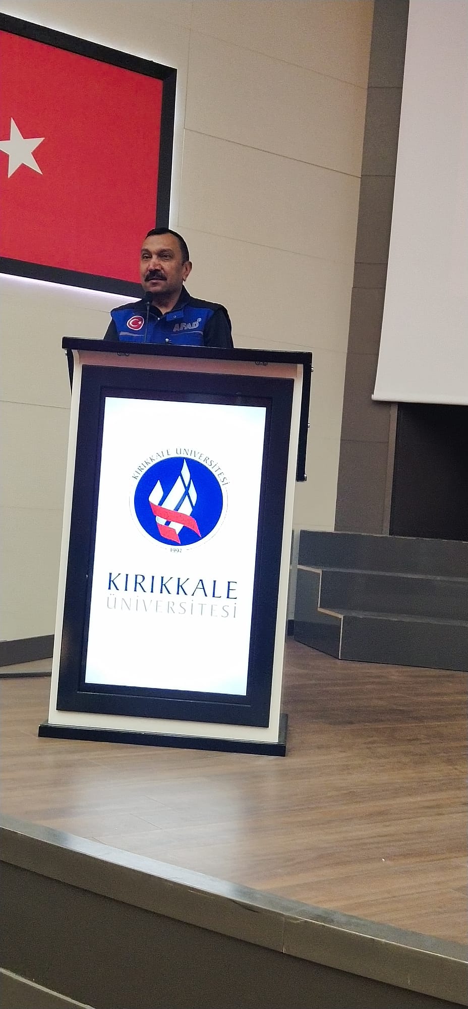 Diş Hekimliği Fakültesi Şehit Ahmet Özsoy Konferans Salonunda İl Afet ve Acil Durum Müdürlüğü personeli tarafından eğitim/tatbikat faaliyeti gerçekleştirildi.