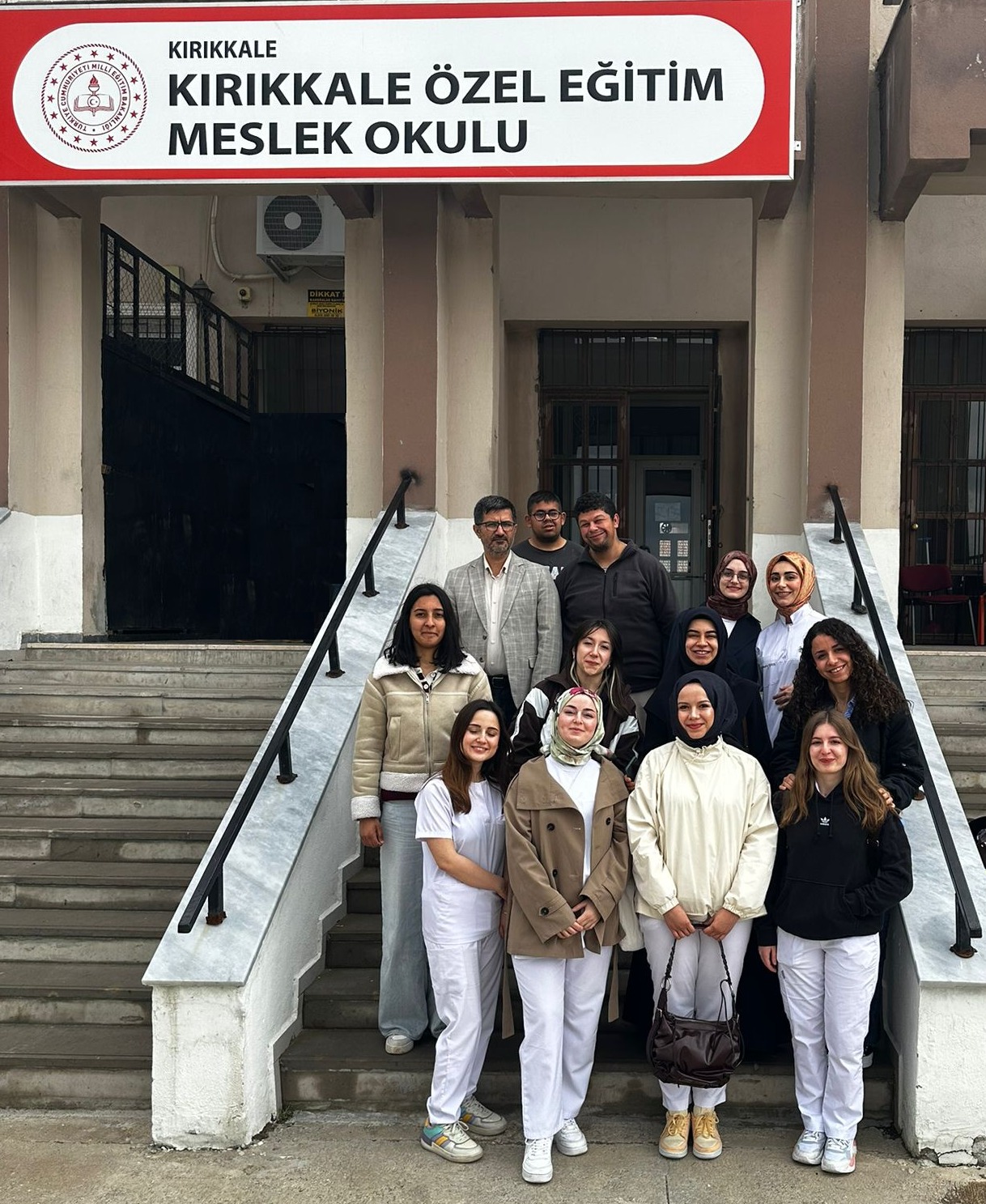 Kırıkkale Üniversitesi Diş Hekimliği Fakültesi Ağız, Diş ve Çene Radyolojisi Anabilim Dalı tarafından Engelliler Haftası kapsamında Kırıkkale Özel Eğitim Meslek Okulu’na ziyaret gerçekleştirildi.