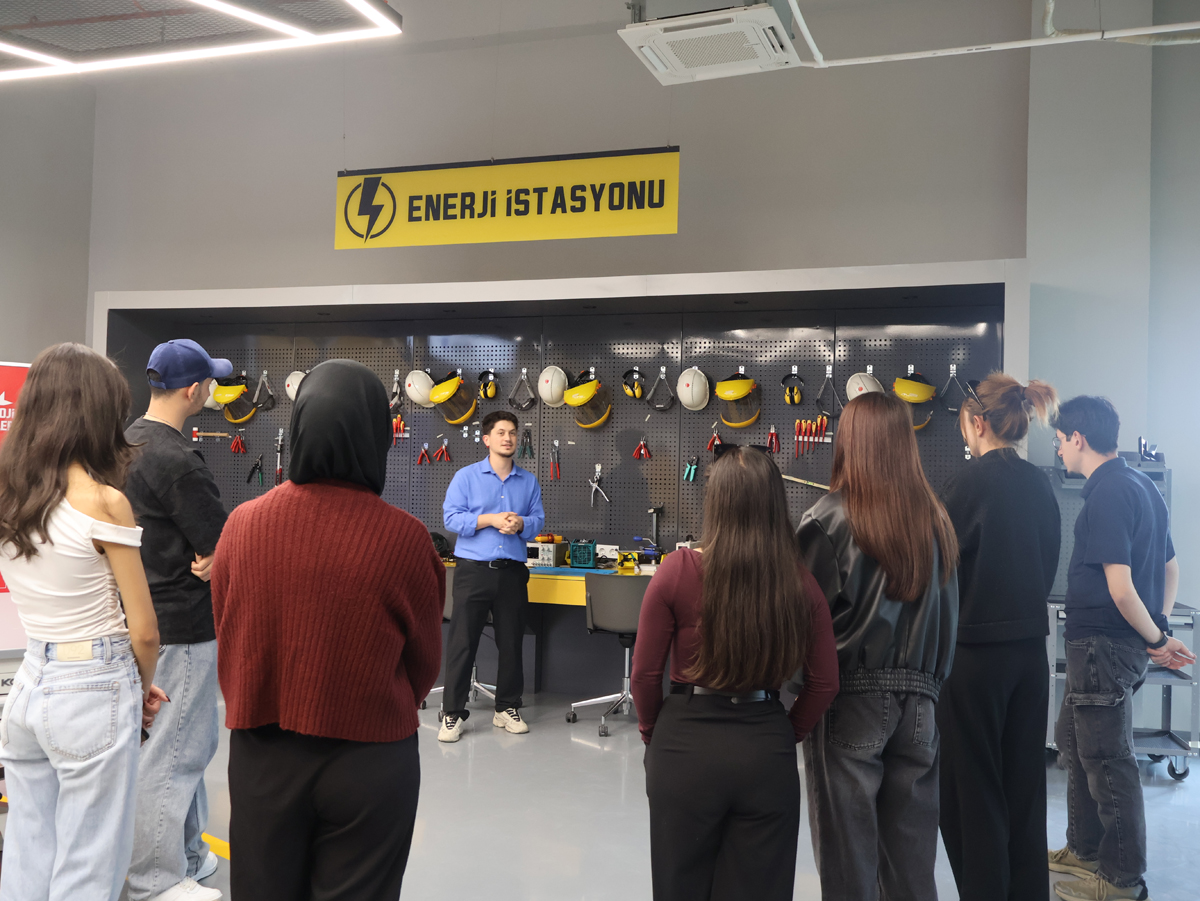 Öğretmenlikten Geleneksel Oyunlara ve Teknolojiye Uzanan Zengin Program